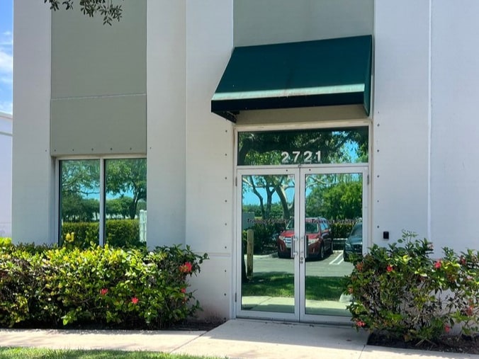 2721 NW 19th St, Pompano Beach, FL for lease Building Photo- Image 1 of 20