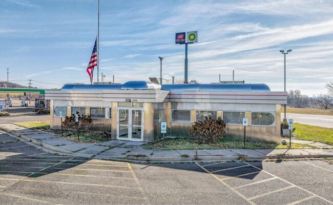 Plus de détails pour 12701 10th St, Osseo, WI - Commerce de détail à vendre