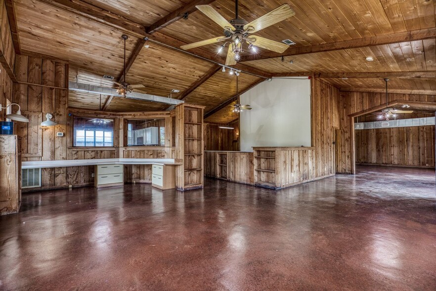 1630 Highway 290 W, Brenham, TX for lease - Interior Photo - Image 1 of 17