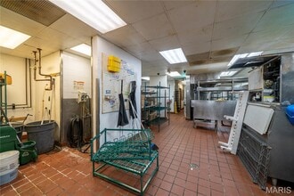 4111 Timberlake Dr, Pontoon Beach, IL for lease Interior Photo- Image 2 of 26