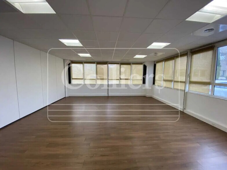 Office in Marseille for lease - Building Photo - Image 1 of 16