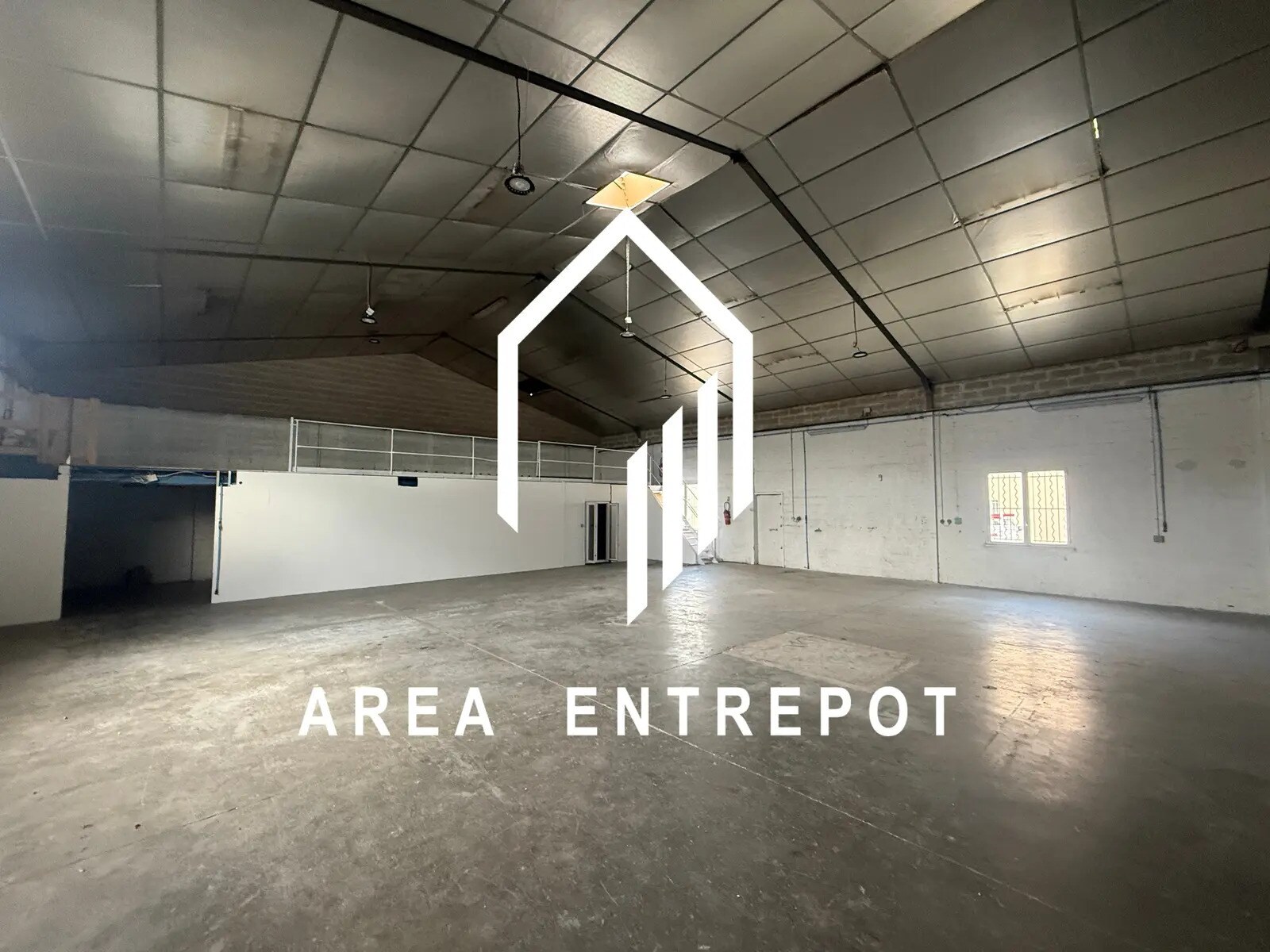 Flex in Aubagne for lease Building Photo- Image 1 of 9