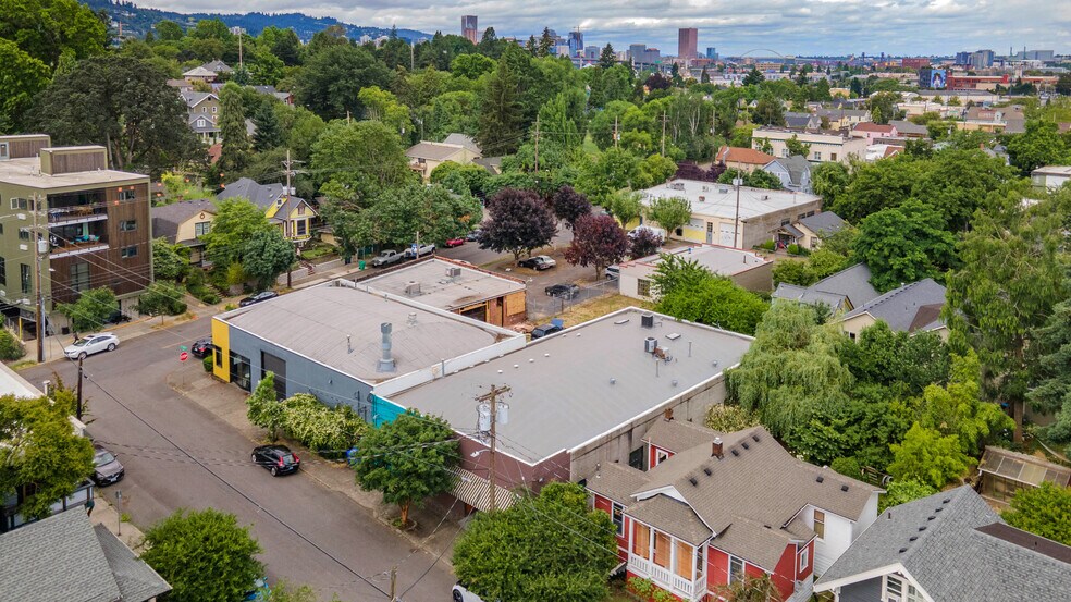 1219 SE Lafayette St, Portland, OR à vendre - Photo du bâtiment - Image 2 de 23