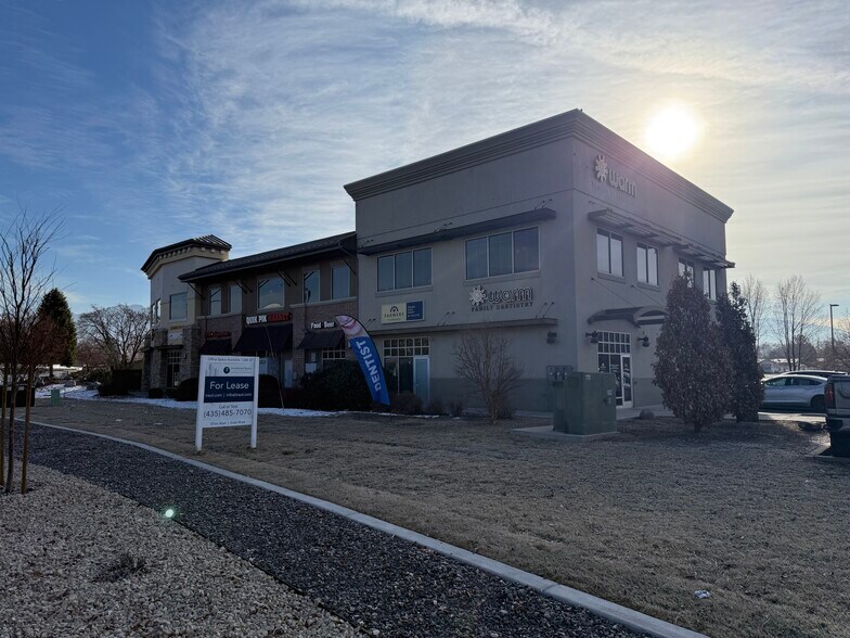 4546 S Atherton Dr, Taylorsville, UT à louer - Photo du bâtiment - Image 2 de 8
