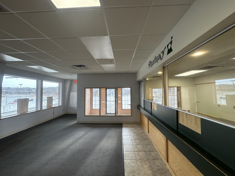 35 Bridge St, Gardiner, ME for lease - Interior Photo - Image 3 of 11