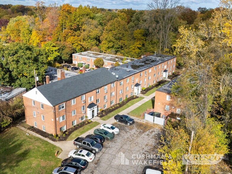 20580 Lorain Rd, Fairview Park, OH à vendre - Photo du bâtiment - Image 1 de 29