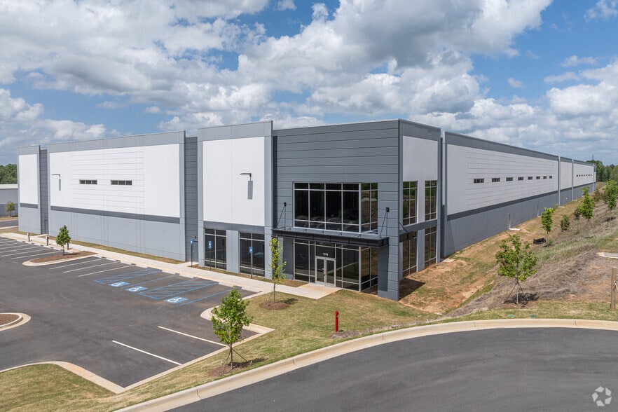 1316 Steven B. Tanger Blvd, Commerce, GA for lease - Primary Photo - Image 1 of 8