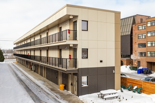 Plus de détails pour 268 Oakdale Av, St Catharines, ON - Multi-résidentiel à vendre