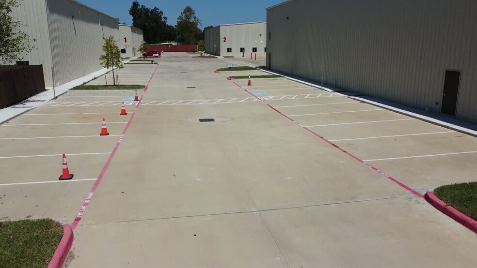 314 W Riley Fuzzel Rd, Spring, TX à louer - Vidéo sur l’inscription commerciale - Image 2 de 5