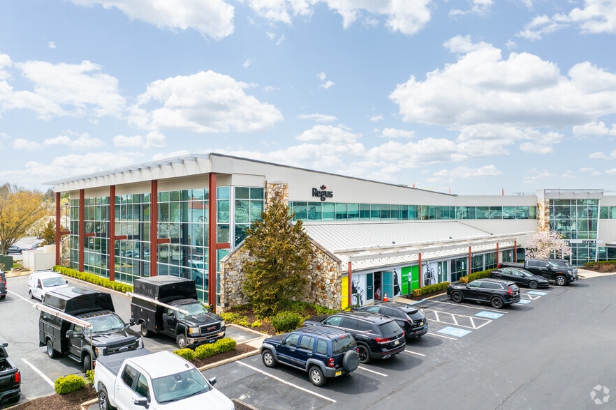 724 W Lancaster Ave, Wayne, PA for lease - Building Photo - Image 3 of 6