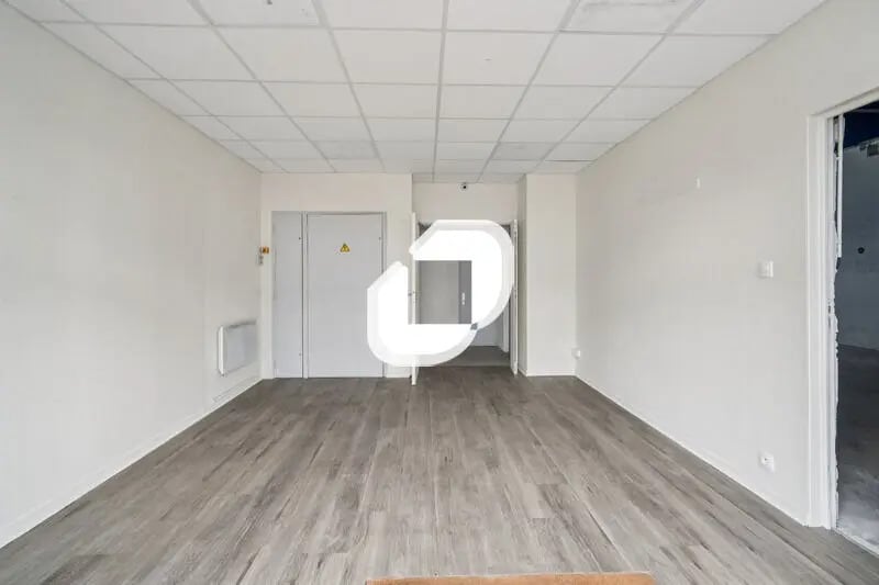 Flex in Vitry-sur-Seine for lease - Interior Photo - Image 3 of 17