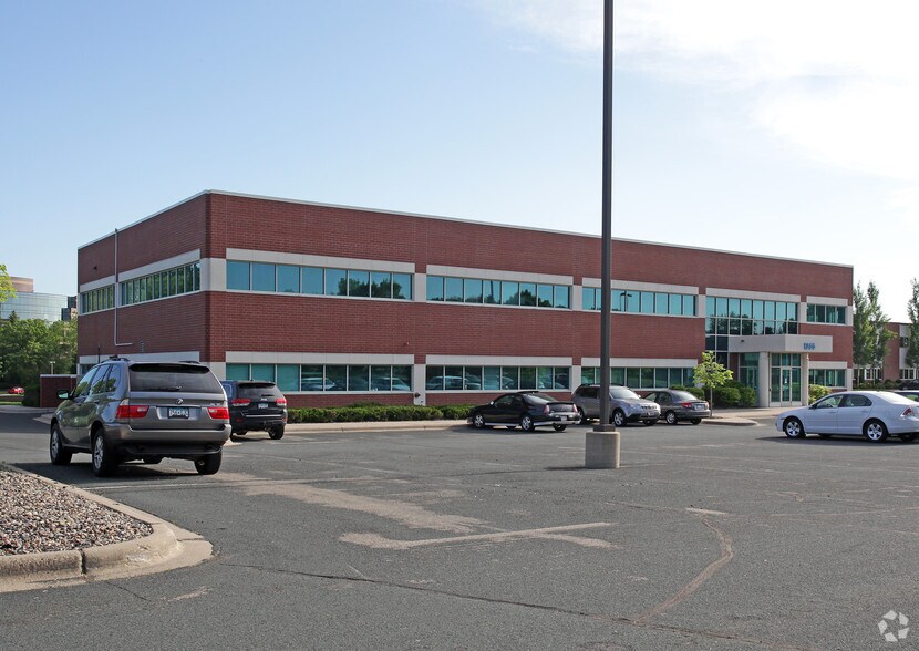 1365 Corporate Center Curve, Eagan, MN for lease - Building Photo - Image 2 of 2