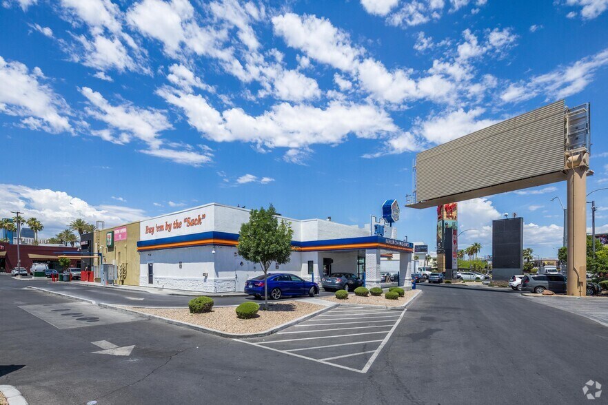 4501 Paradise Rd, Las Vegas, NV à vendre - Photo du bâtiment - Image 3 de 14