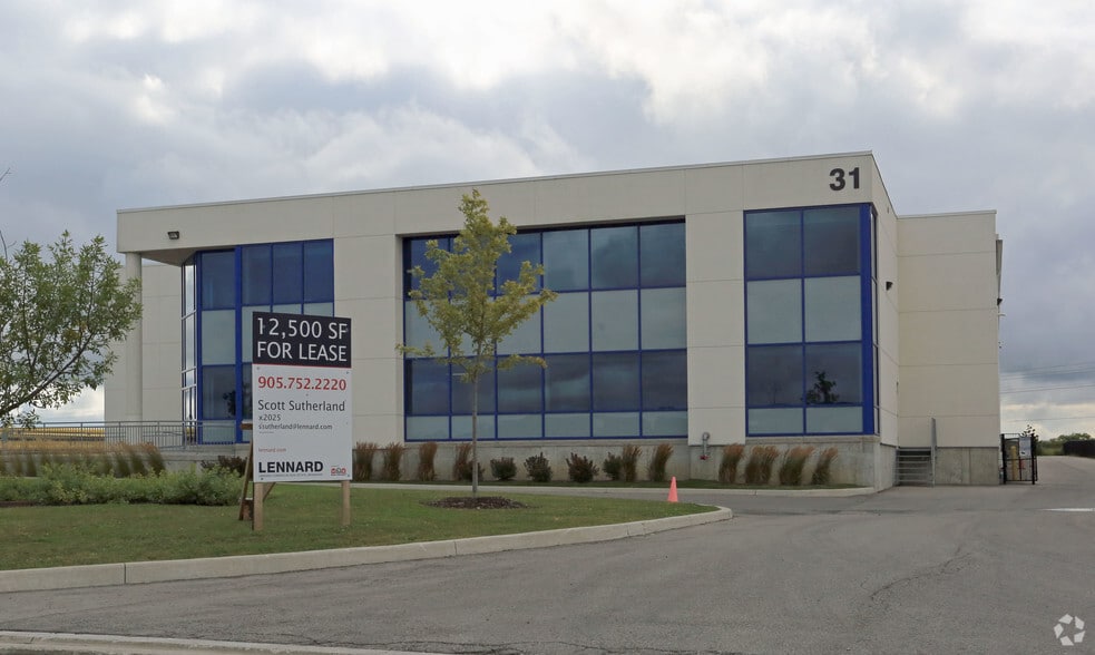 31 Anderson Blvd, Uxbridge, ON for sale - Primary Photo - Image 1 of 1