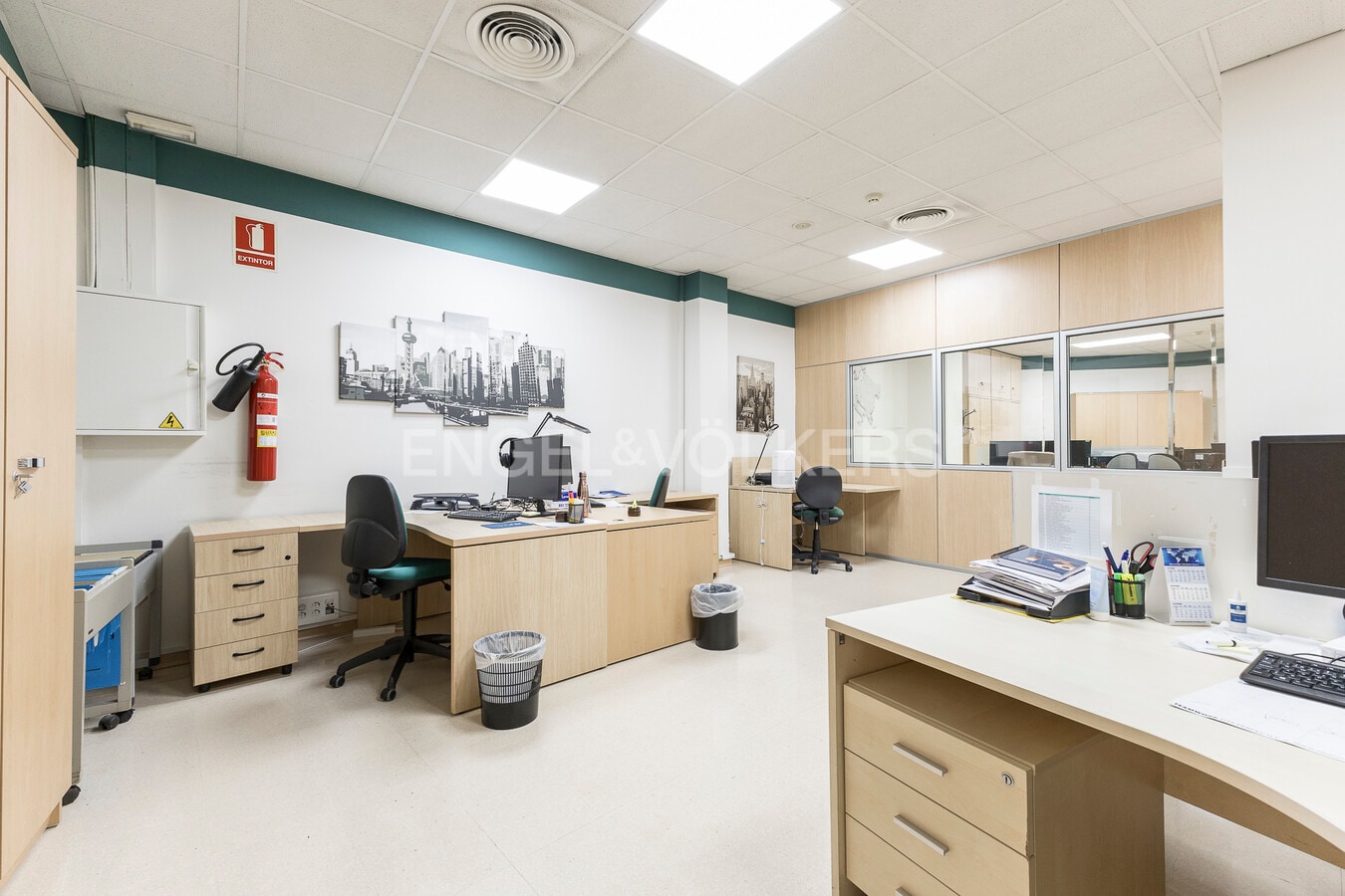 Barcelona, BAR 08004 - Unit 3 - - Interior Photo - Image 2 of 25