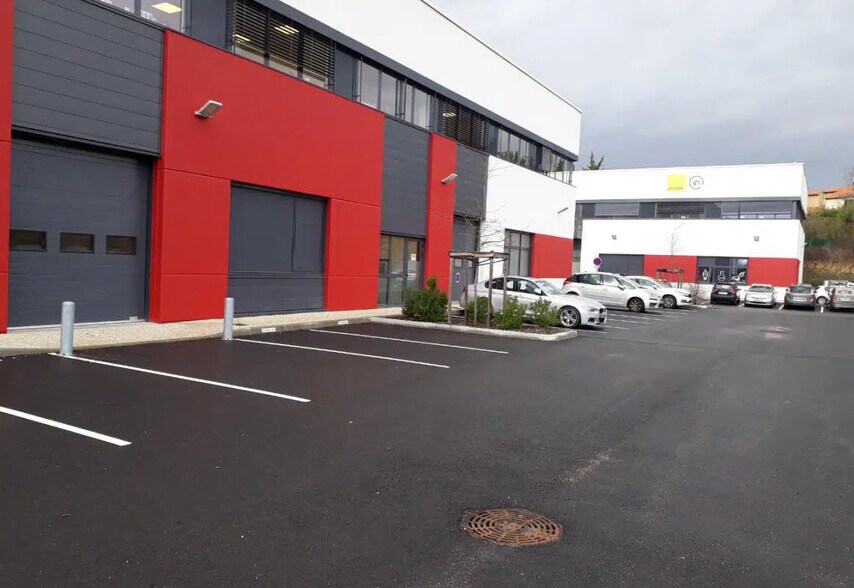 Flex dans Dardilly à louer - Photo du bâtiment - Image 1 de 4