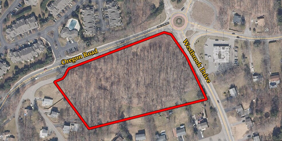 1117 Oregon Rd, Cortlandt Manor, NY à vendre - Photo du bâtiment - Image 2 de 2