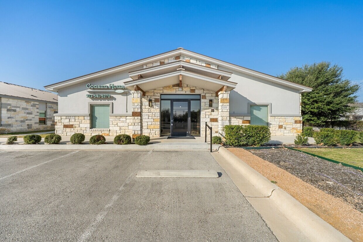 2200 N AW Grimes, Round Rock, TX for lease Primary Photo- Image 1 of 21