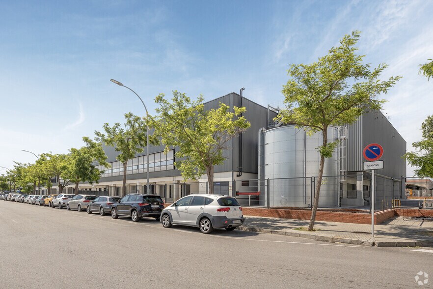 Industriel dans El Prat de Llobregat, Barcelona à louer - Photo du bâtiment - Image 2 de 12