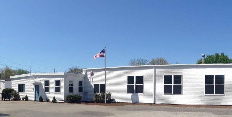 55-R Pawtucket Ave, Rumford, RI à vendre - Photo du bâtiment - Image 2 de 21