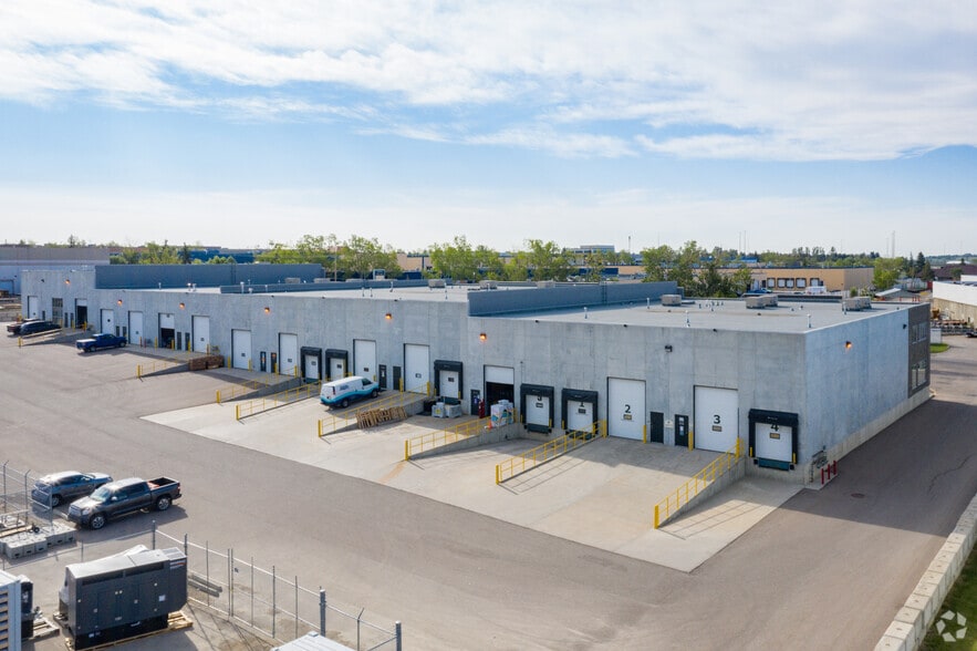 902-954 55th Ave NE, Calgary, AB for lease - Building Photo - Image 3 of 3