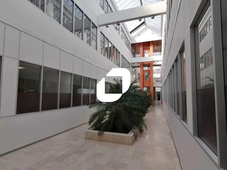 Bureau dans Bezons à louer - Hall d’entrée - Image 2 de 5