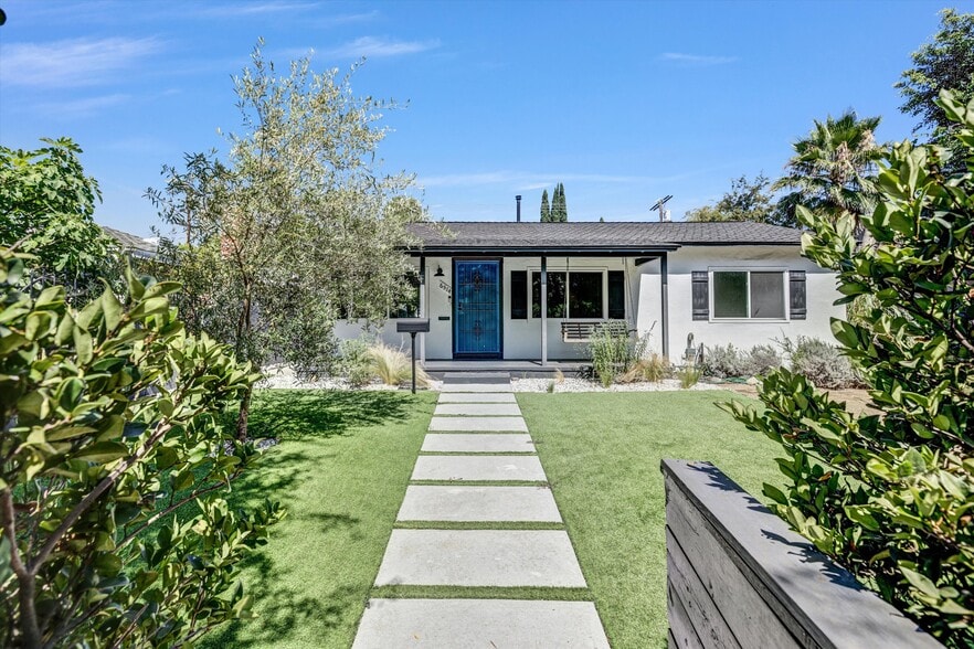 6512 Coldwater Canyon Ave, Valley Glen, CA for sale - Building Photo - Image 2 of 45