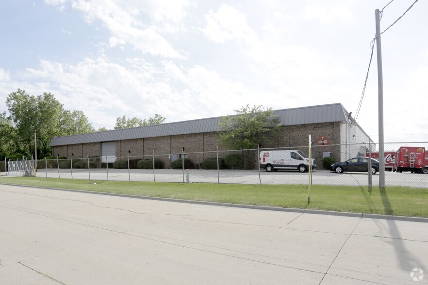 700-750 S Chestnut Ave, Park City, IL for lease - Building Photo - Image 3 of 4