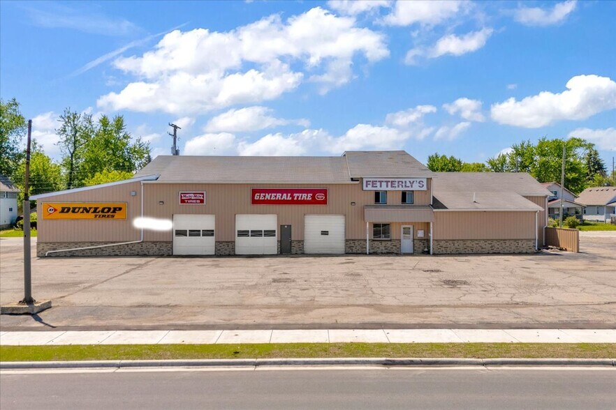 2026 Lapeer Ave, Port Huron, MI à vendre - Photo du bâtiment - Image 1 de 39