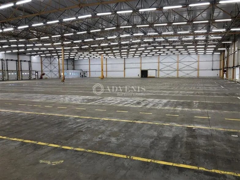 Industrial in Tremblay-en-France for lease - Interior Photo - Image 2 of 7