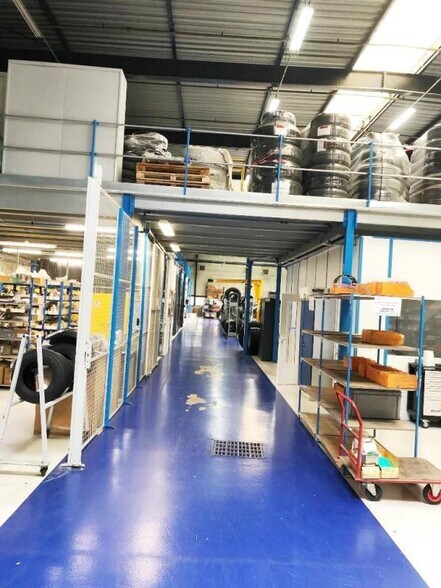 Industrial in Villeron for lease - Building Photo - Image 2 of 5