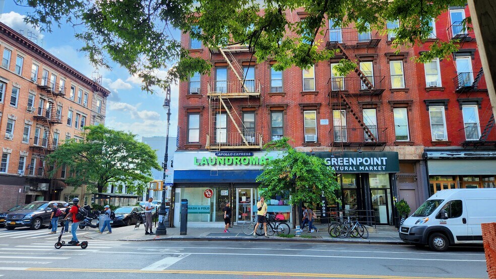 1021 Manhattan Ave, Brooklyn, NY à vendre - Photo du bâtiment - Image 3 de 5