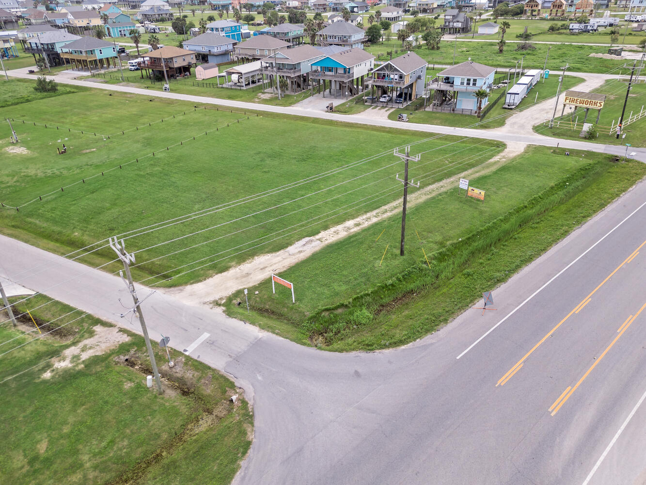 998 Meynig Rd, Crystal Beach, TX à vendre Photo du bâtiment- Image 1 de 11
