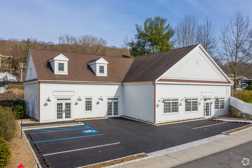 1 Front St, Croton Falls, NY à vendre - Photo du bâtiment - Image 1 de 1