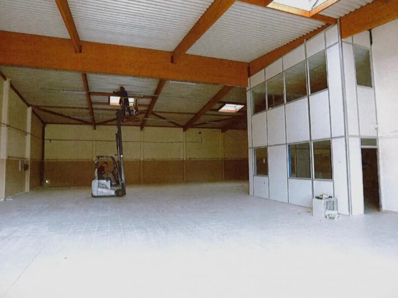 Office in Décines-Charpieu for lease - Interior Photo - Image 2 of 6