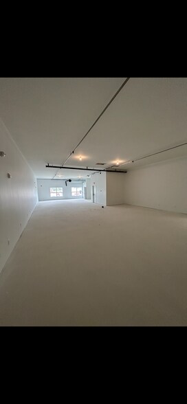 5075 E University Ave, Pleasant Hill, IA à louer - Photo intérieure - Image 2 de 11