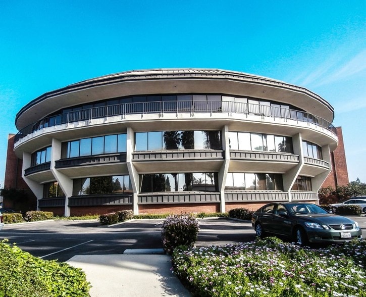 540 N Golden Circle Dr, Santa Ana, CA for lease - Building Photo - Image 3 of 13