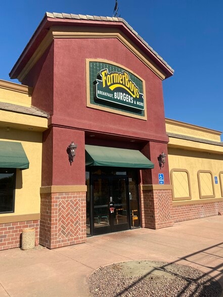 4920 Gosford Rd, Bakersfield, CA for sale - Building Photo - Image 2 of 18