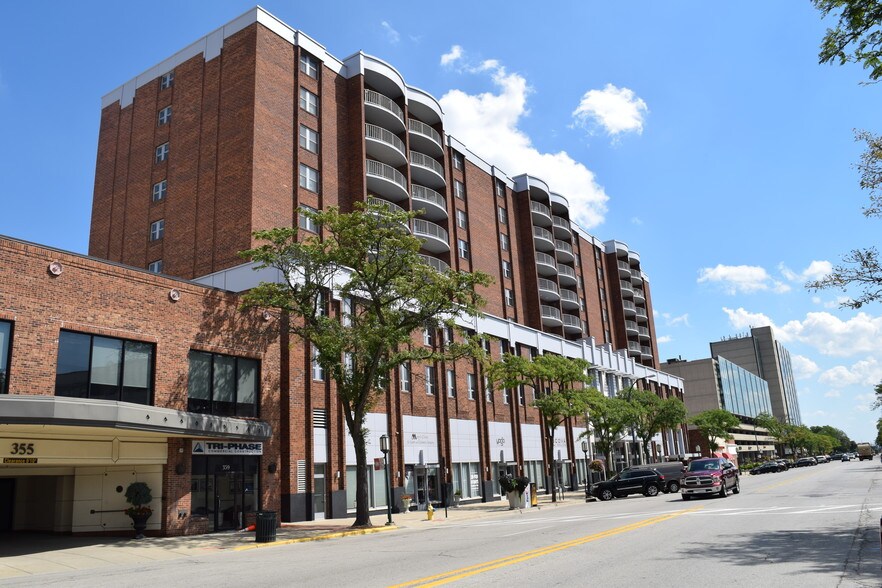 401-411 S Old Woodward Ave, Birmingham, MI à louer - Photo du bâtiment - Image 2 de 26