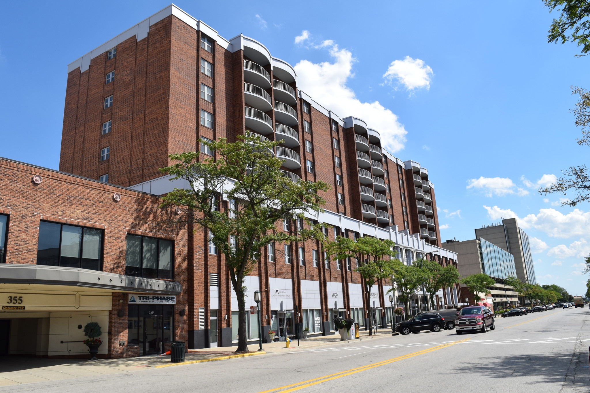 401-411 S Old Woodward Ave, Birmingham, MI for lease Primary Photo- Image 1 of 26