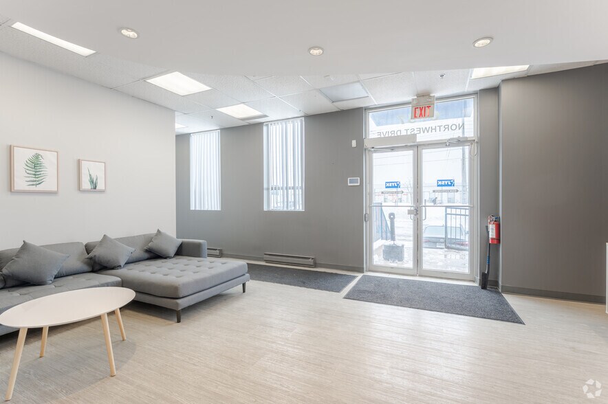 6757 Northwest Dr, Mississauga, ON à louer - Photo du bâtiment - Image 3 de 19