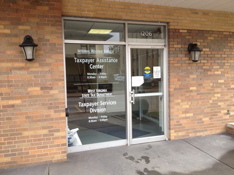 1206 Quarrier St, Charleston, WV à louer - Photo du bâtiment - Image 3 de 14