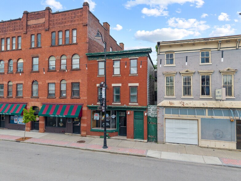 Varick St. portefeuille de 4 propriétés à vendre sur LoopNet.ca - Photo du bâtiment - Image 2 de 103