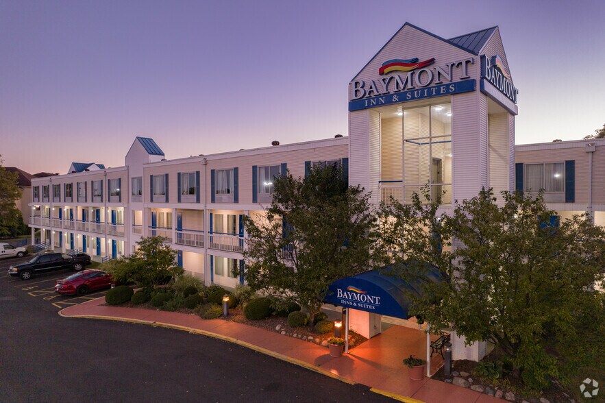 2002 W War Memorial Dr, Peoria, IL à vendre - Photo principale - Image 1 de 19