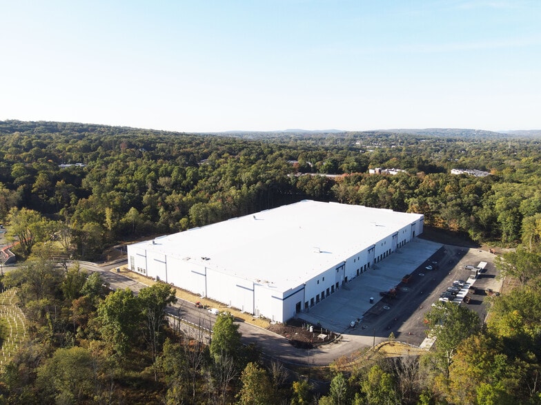 25 Old Mill Rd, Suffern, NY for lease - Building Photo - Image 3 of 5