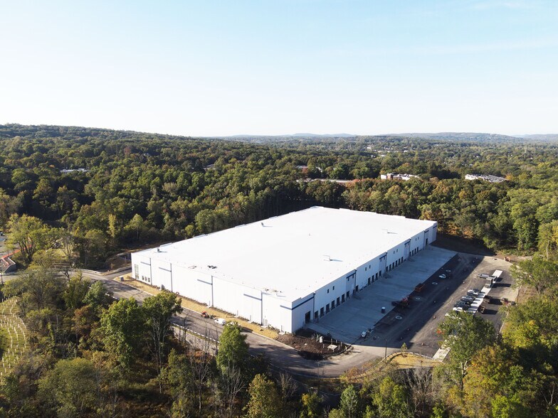 25 Old Mill Rd, Suffern, NY à louer - Photo du bâtiment - Image 3 de 5