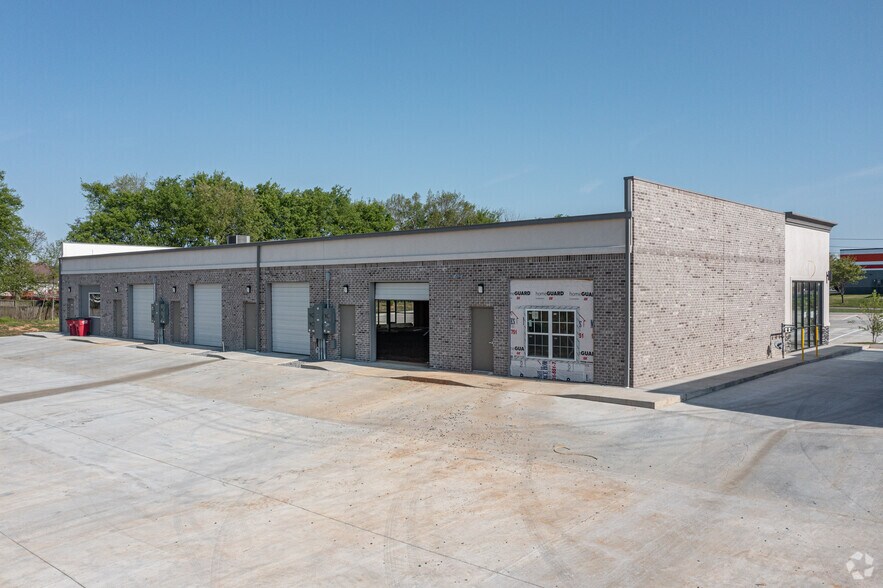 130 Alfredo Dr, Clarksville, TN à louer - Photo du bâtiment - Image 2 de 4