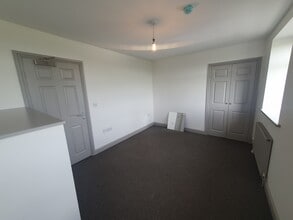 291 Wakefield Rd, Huddersfield for lease Interior Photo- Image 2 of 5