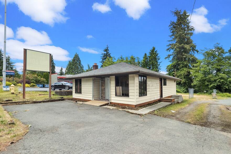 7629 Lake Ballinger Way, Edmonds, WA à vendre - Photo du bâtiment - Image 2 de 8