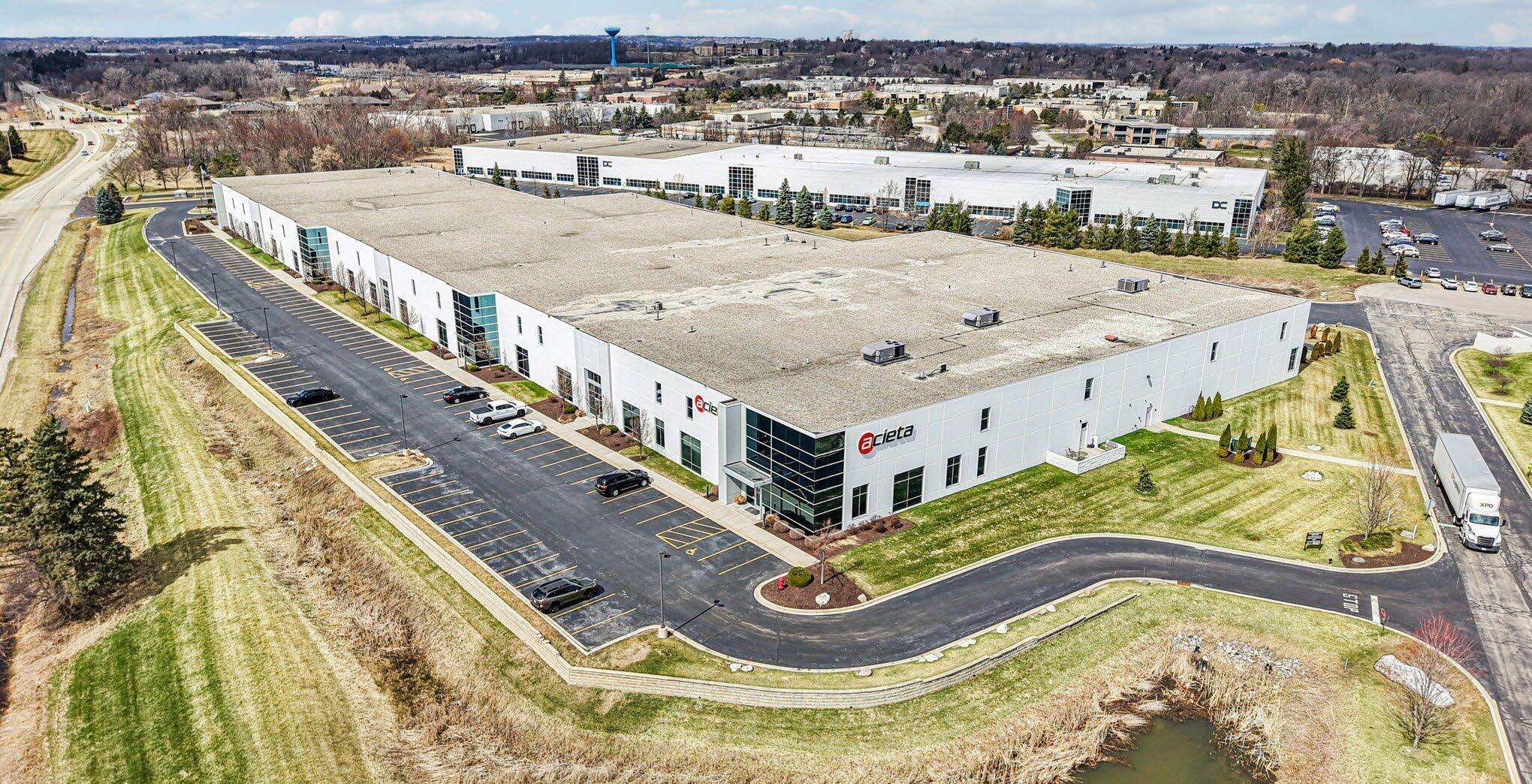 N25W23790 Commerce Cir, Waukesha, WI à louer Photo du bâtiment- Image 1 de 5
